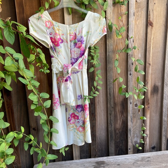 Betsey Johnson Collection Floral Dress - Picture 4 of 9